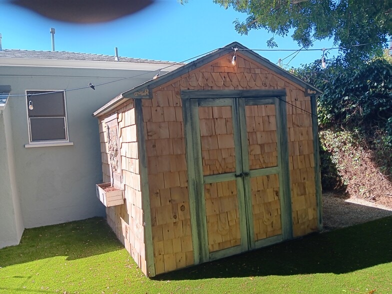 Building Photo - 2330 Frey Ave