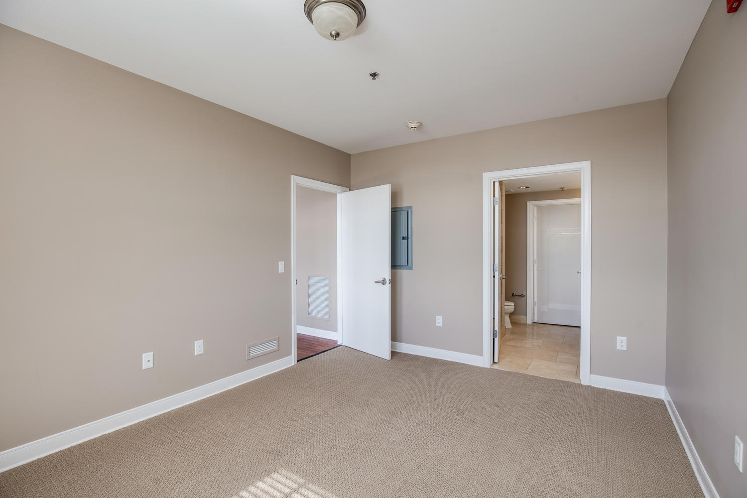 Building Photo - 525 W Lafayette Blvd