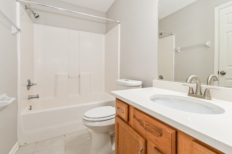 Building Photo - 7133 Queens Crown Ct