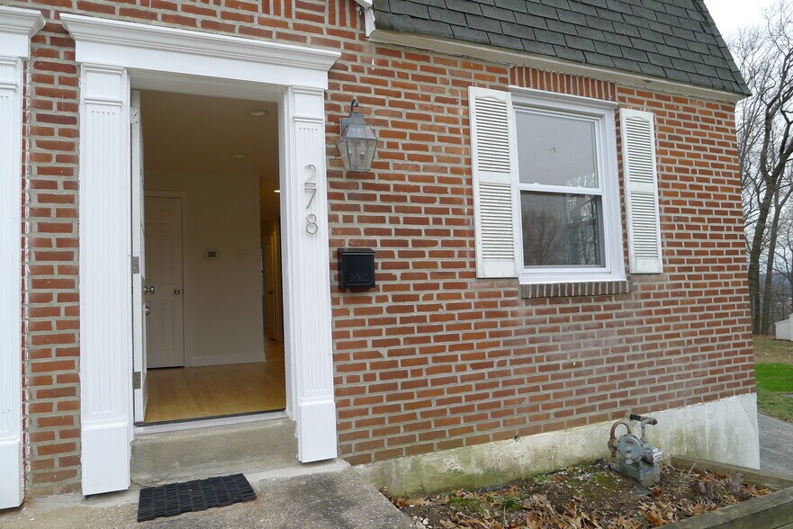 Building Photo - 278 Valley View Road