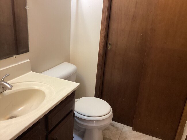 Building Photo - 9135-9137 N. Swan Rd