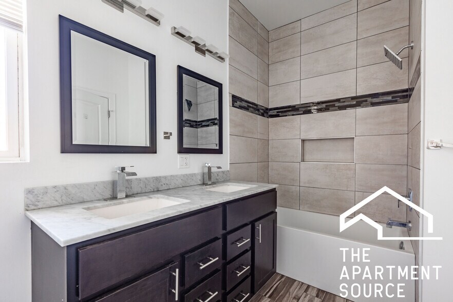 Building Photo - 4736 W Armitage Ave