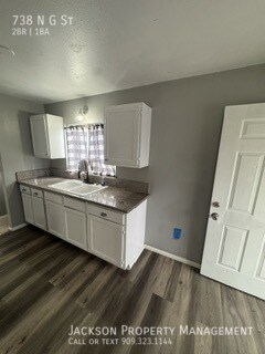 Building Photo - 738 N G St