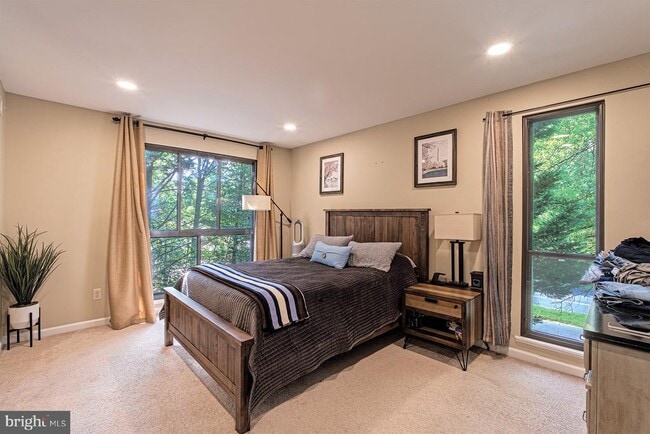 Building Photo - 2037 Royal Fern Ct