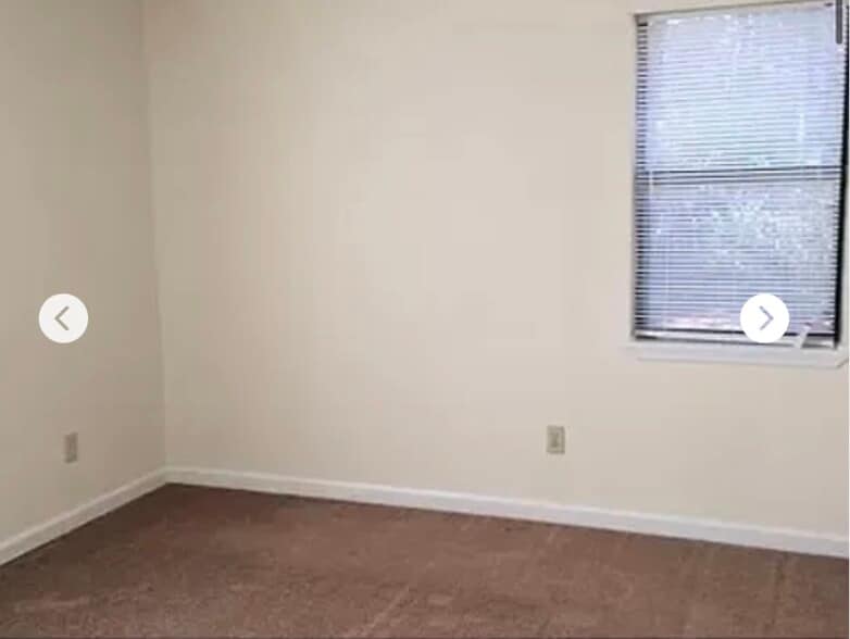 Building Photo - 169 W Paces Dr