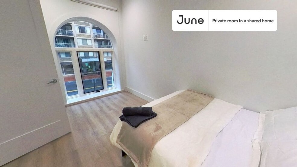 Building Photo - Room in Shared 4 bed/2 bath home