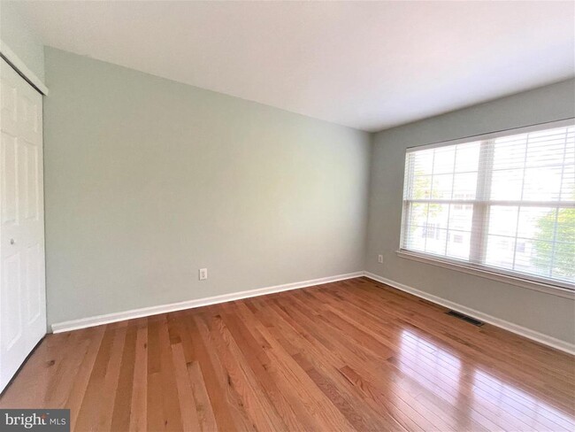 Building Photo - 210 William Livingston Ct