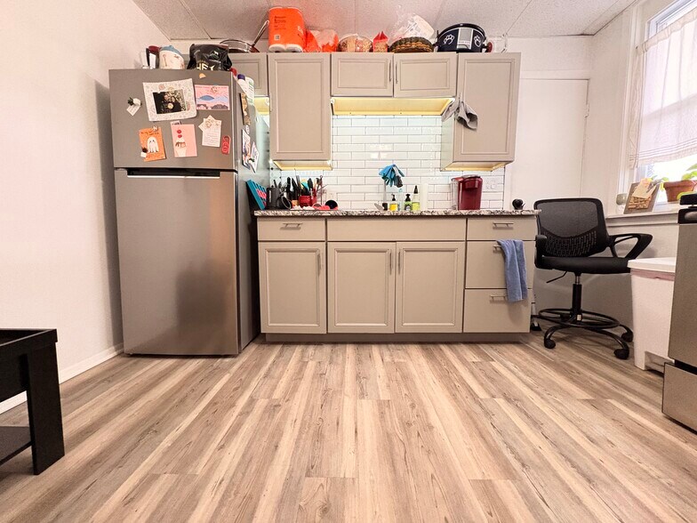 Building Photo - 5807 Hobart St