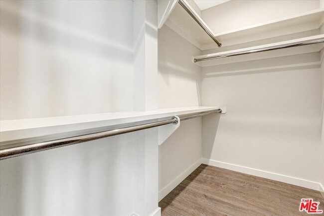 Building Photo - 3850 Rambla Orienta