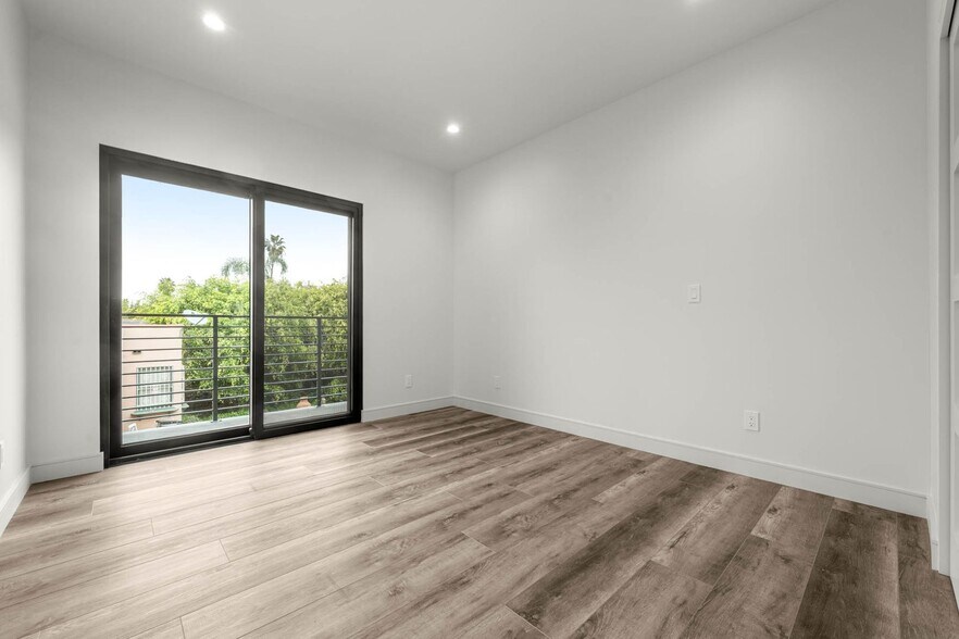 Building Photo - 1920-1922 S Sherbourne Dr