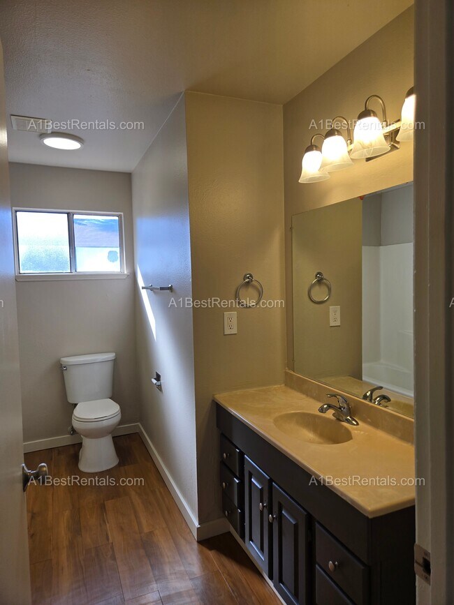 Building Photo - 5025 Estates Dr