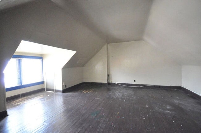Building Photo - 177 E 11th Ave