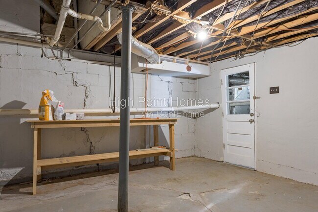 Building Photo - 204 Valley View Ave