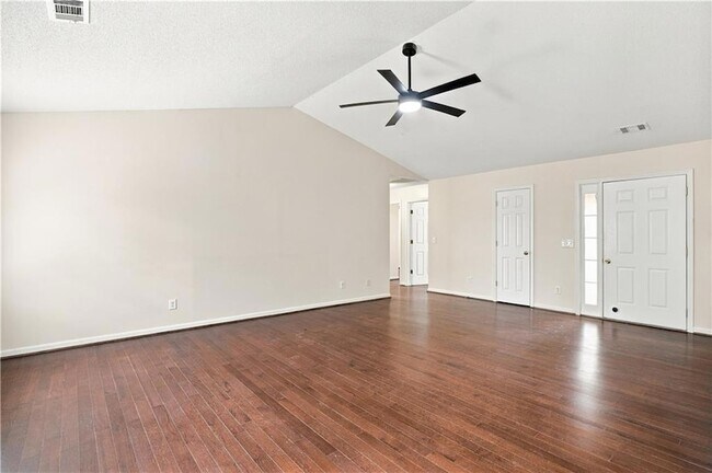 Building Photo - 28 Autumn Ridge Dr