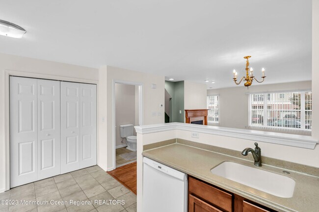 Building Photo - 11 Kosmoski Terrace