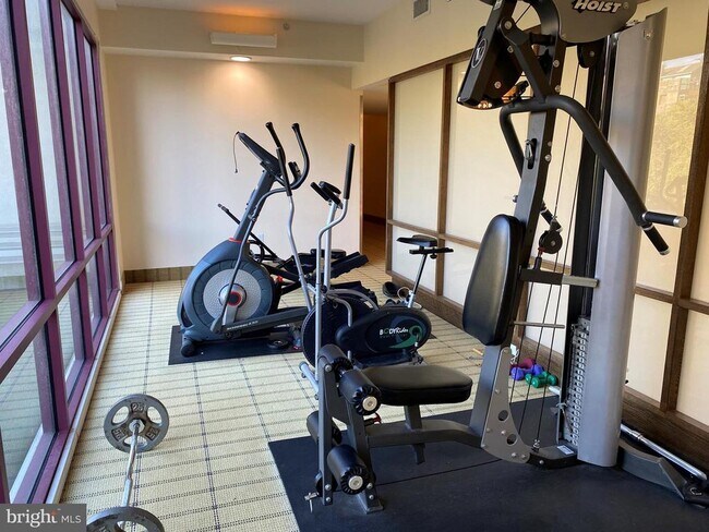 Building Photo - 3750 Main St