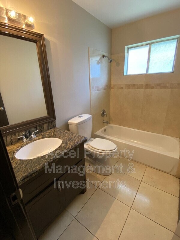 Building Photo - 601 Gastel Cir