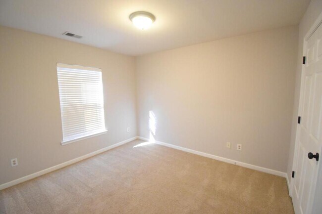 Building Photo - 6827 Braddock Ln