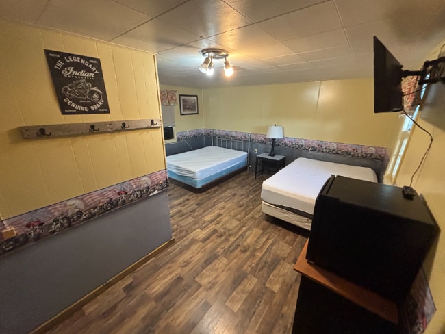 Primary Photo - 19022 US HWY 85