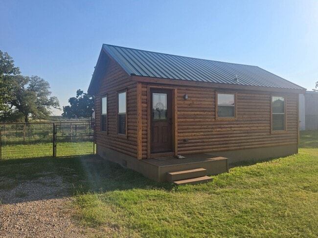 Building Photo - 1/1 LOG CABIN HORSE PROPERTY with Yard and Shed Row
