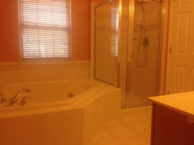 Building Photo - 328 Kestrel Dr