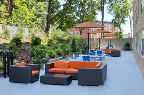 Building Photo - 1440 Beacon St