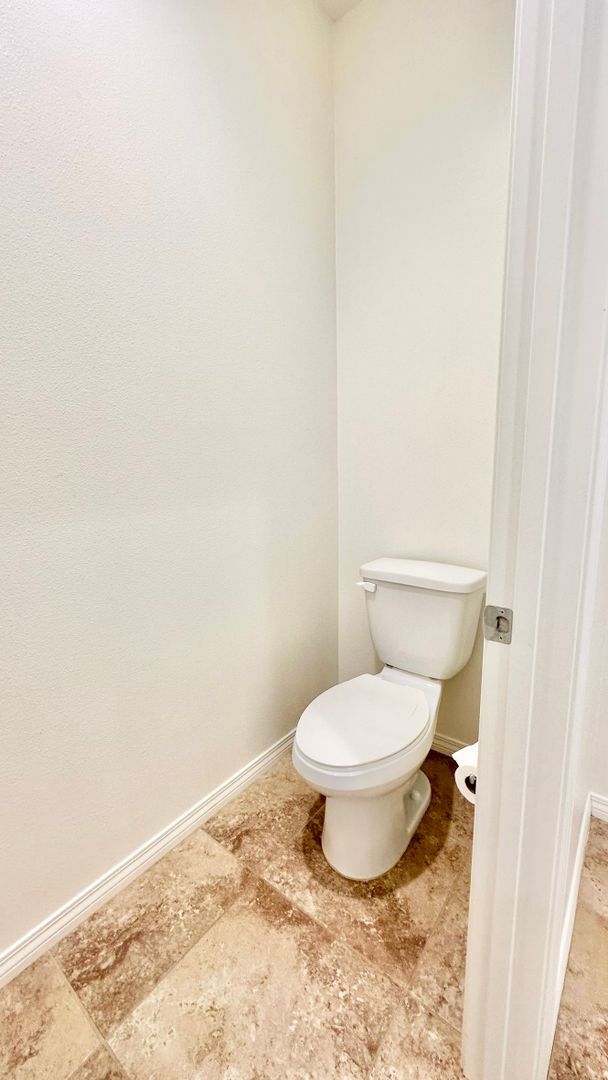 Building Photo - Beautiful, Stand Alone Condo in Resort-lik...