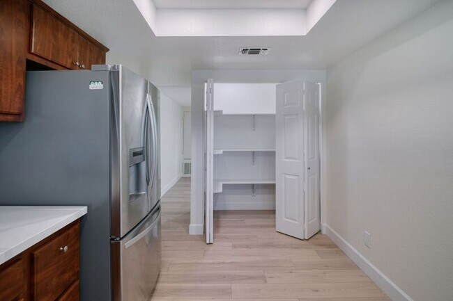 Building Photo - 6726 Calvine Rd