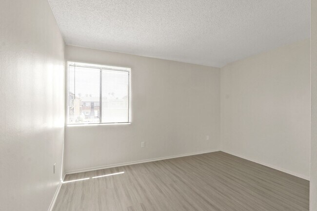 Building Photo - 16842 Hoskins Lane