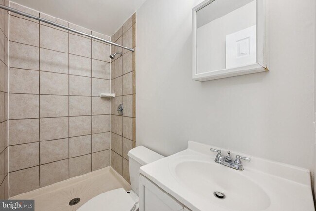 Building Photo - 14910 Cherrywood Dr