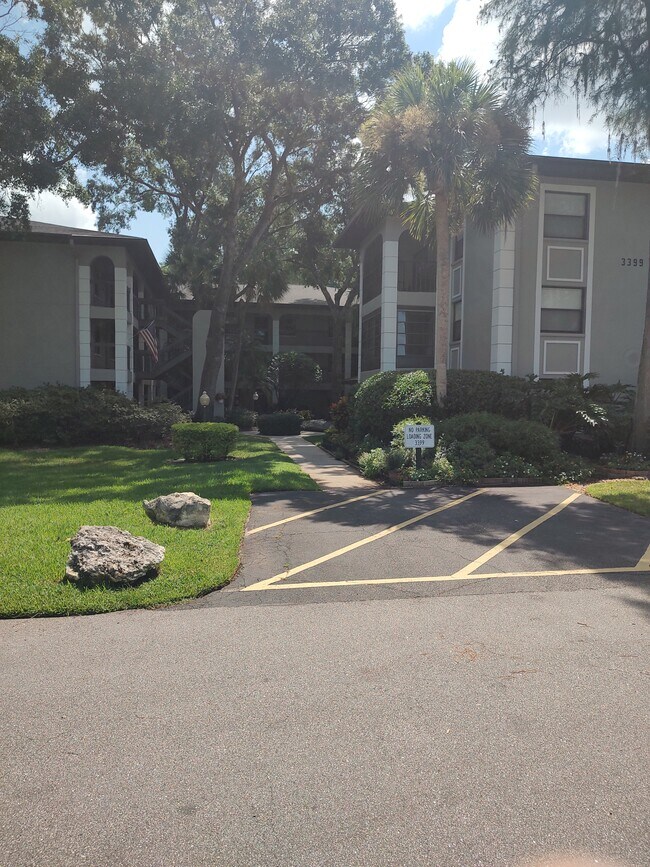 Building Photo - 3399 Mermoor Dr