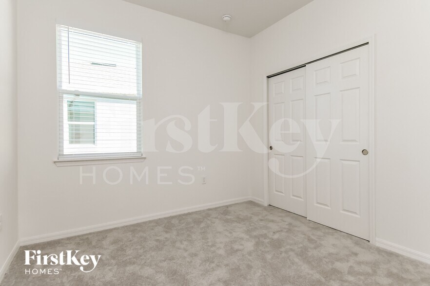 Building Photo - 1232 Spokane Pt