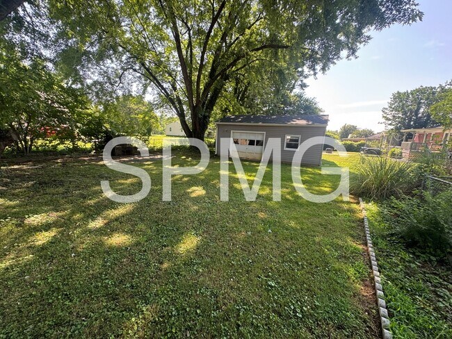 Building Photo - 1603 Alberta Dr