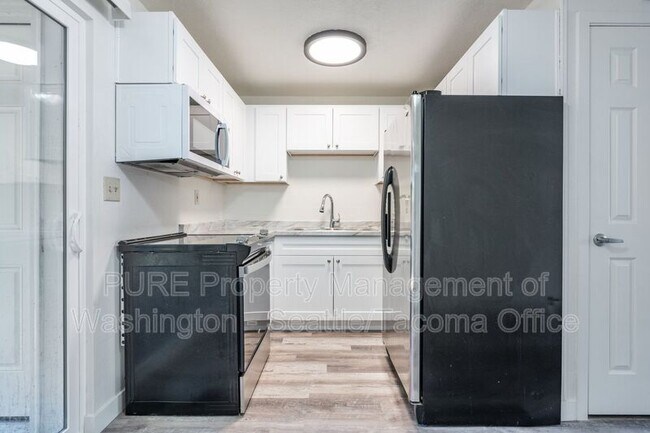 Building Photo - 6417 151st St NW