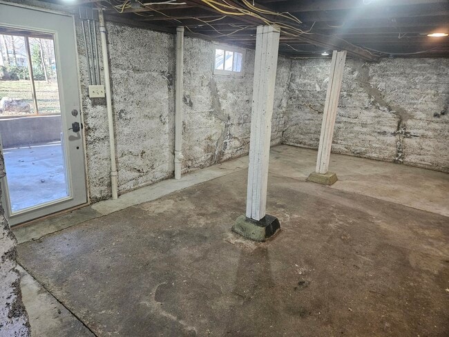 Building Photo - 619 S Kentwood Ave