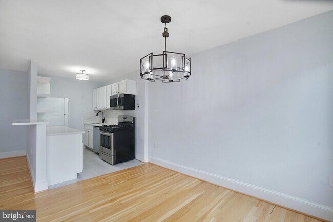 Building Photo - 1200 S Arlington Ridge Rd