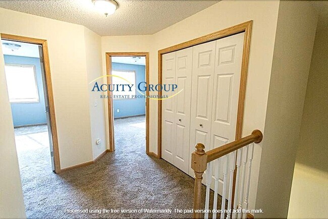 Building Photo - 3BR, 2 1/2 BA Townhome