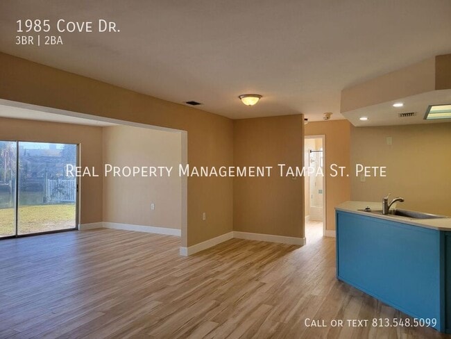 Building Photo - 1985 Cove Dr