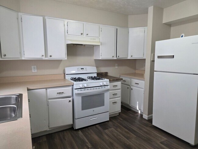 Building Photo - 2-Bedroom, 1-Bathroom Home with Basement – $1,100/Month | Accepting Section 8