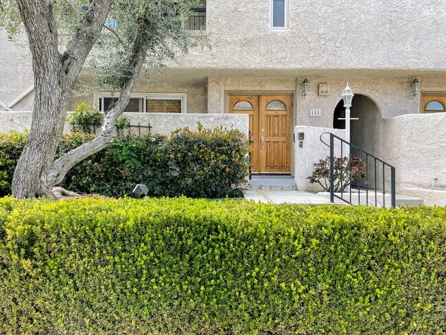 Building Photo - 5401 Zelzah Ave