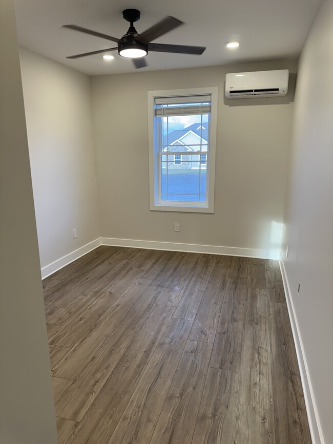 Building Photo - 259 Liam Ln