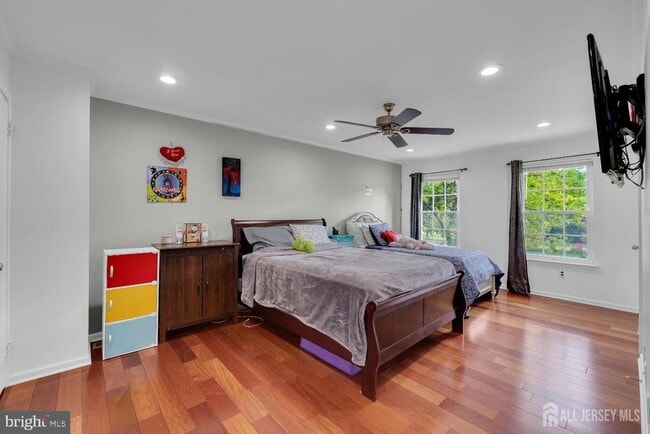 Building Photo - 5 Pond View Dr