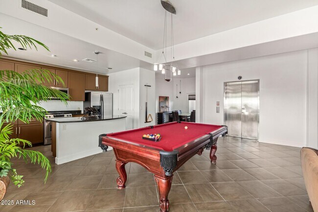 Building Photo - 945 E Playa Del Norte Dr