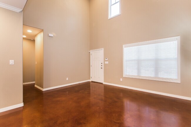 Building Photo - 515 Olive St
