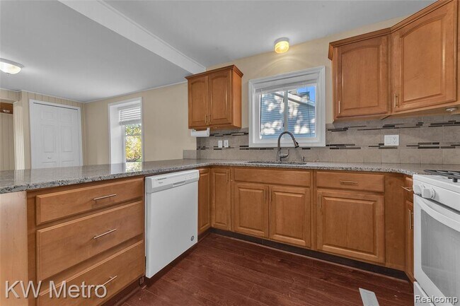 Building Photo - 2416 Shawood Dr