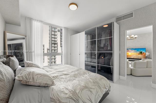 Building Photo - 300 S Biscayne Blvd