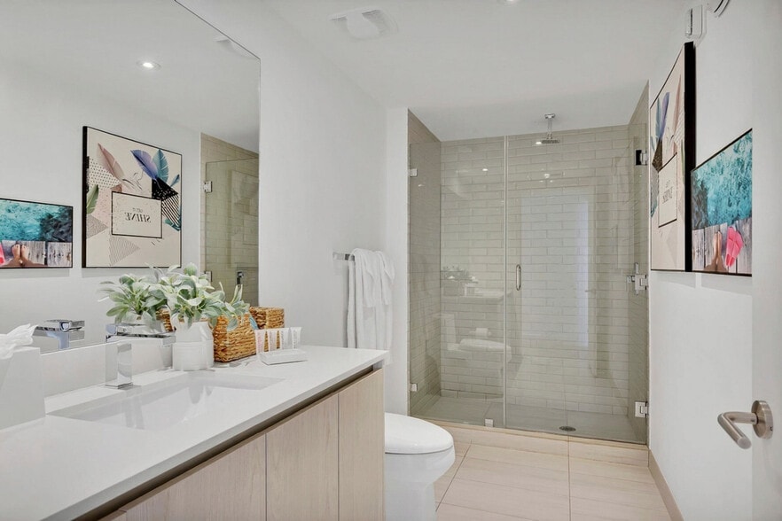 Building Photo - 4010 S Ocean Dr