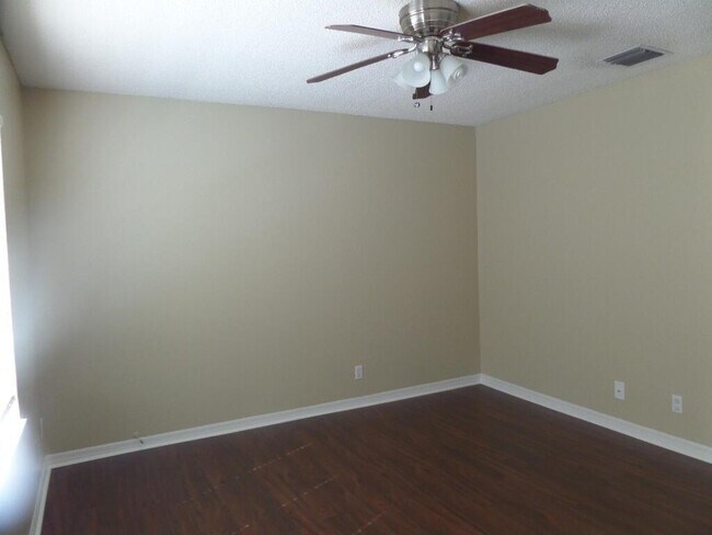 Building Photo - 9661 Santa Rosa Dr
