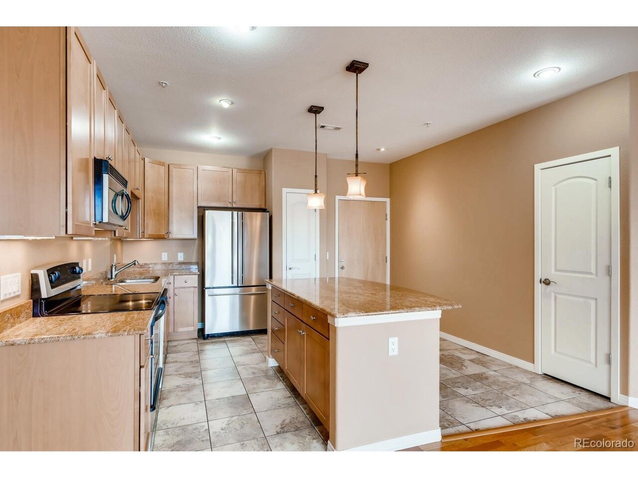 Building Photo - 10176 Park Meadows Dr