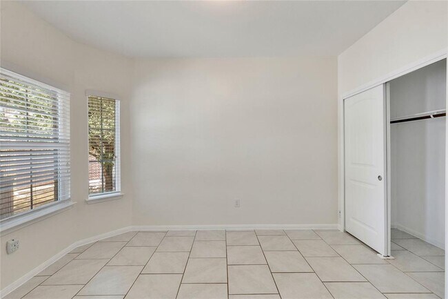 Building Photo - 9201 Sawyer Fay Ln